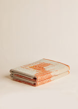 Indlæs billede til gallerivisning Beach Buddy Towel Kit – Apricot Orange