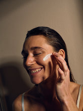 Indlæs billede til gallerivisning Sun Face Serum SPF 30