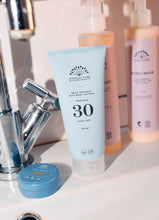 Indlæs billede til gallerivisning Self Tanning Sun Body Lotion SPF 30