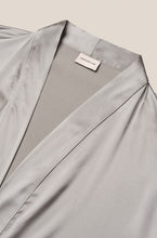 Indlæs billede til gallerivisning The Silk Robe | Silver | Size 2