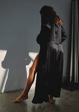 Indlæs billede til gallerivisning The Silk Robe | Black | Size 1