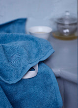 Indlæs billede til gallerivisning Bathroom Buddy Towel - blue