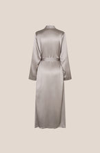 Indlæs billede til gallerivisning The Silk Robe | Silver | Size 2