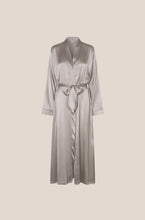 Indlæs billede til gallerivisning The Silk Robe | Silver | Size 2